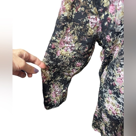 VTG Torrid Y2K Lace Blouse, romantic, feminine, date night, plus Size 4 - - Picture 7 of 7